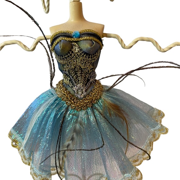 Ballerina Shaped Jewelry Organizer - Picture 6 of 8